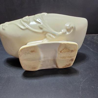 Blue Delft Plates and White/Cream mantle vase and a vintage White Moriyama planter