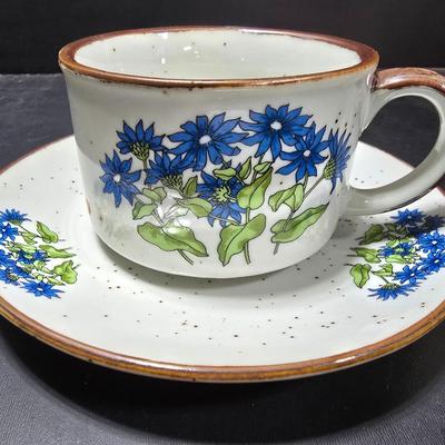 5 wild flower Cups and Saucers