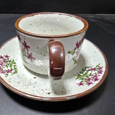 5 wild flower Cups and Saucers