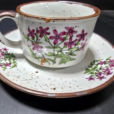 5 wild flower Cups and Saucers