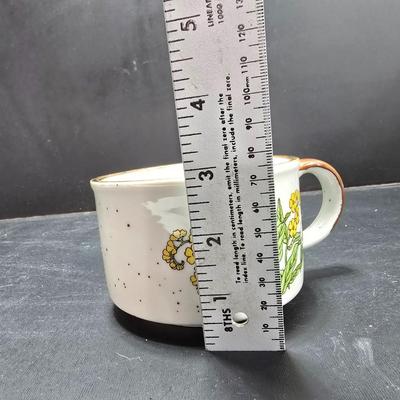 5 wild flower Cups and Saucers