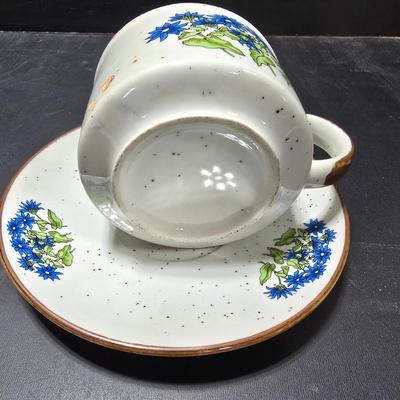 5 wild flower Cups and Saucers