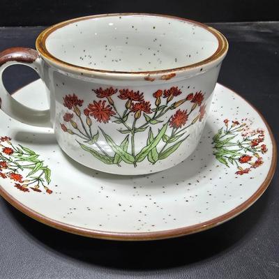 5 wild flower Cups and Saucers