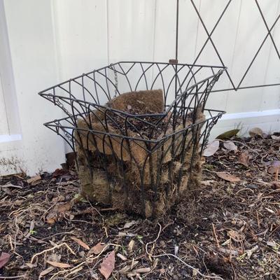 O683 Metal Trellis with Three Hanging Coco Lined Planters