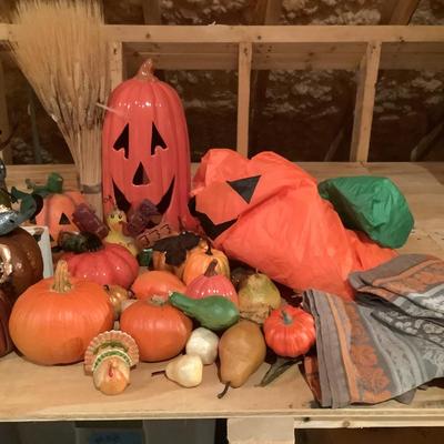 A695 Large Lot of Fall / Halloween Home Decor Lot