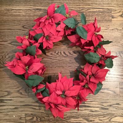 A697 Balsam Hill Lit Red Poinsettia Wreath