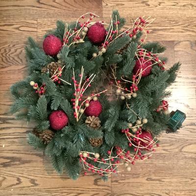 A700 Balsam Hill Vermont White Spruce Bordeaux Wreath with LED Candlelight