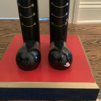 A755 LARGE 5’ Decorative Nutcracker