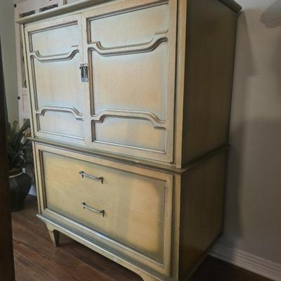 Mid Century Modern Chest Of Drawers