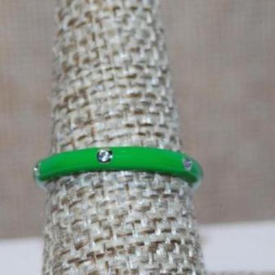 Size 7 Delicate LIME GREEN Enamel Ring with 6 Accent Clear Stones on a Silver Tone Band (2.1g)