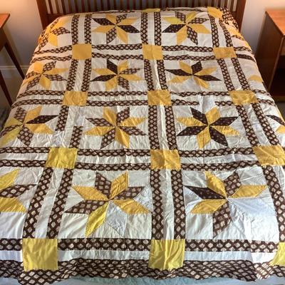 UBL768 Vintage Handmade Yellow and Brown Star Quilt