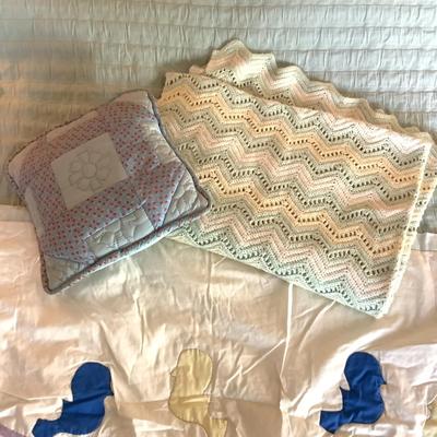 UBL770 Vintage Childs Handmade Quilt