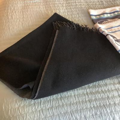 UBL772 Williams Sonoma Black Wool Throw with Tapestry Style Duck Blanket