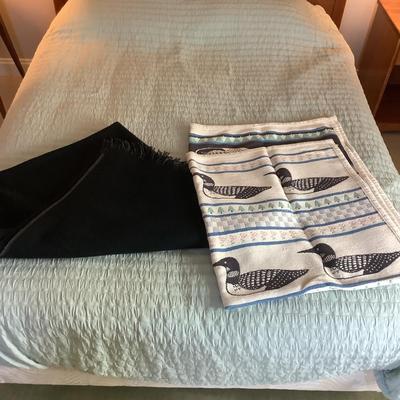 UBL772 Williams Sonoma Black Wool Throw with Tapestry Style Duck Blanket