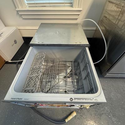 602 Fisher & Paykel Drawer Dishwasher Model: (FP)DS605iH