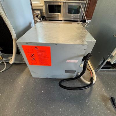 604 Gaggenau Model: HLBS27 24-inch Combination Steam Oven