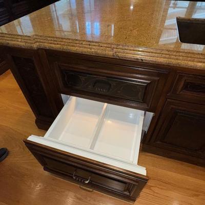 605 Sub-Zero Model: 700BR Integrated Refrigerator Drawers
