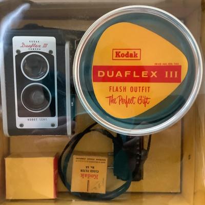 UBR783 Vintage Kodak Duaflex 3 with Flash and Tripod