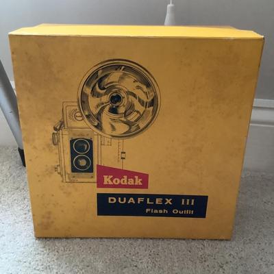 UBR783 Vintage Kodak Duaflex 3 with Flash and Tripod