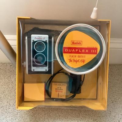 UBR783 Vintage Kodak Duaflex 3 with Flash and Tripod