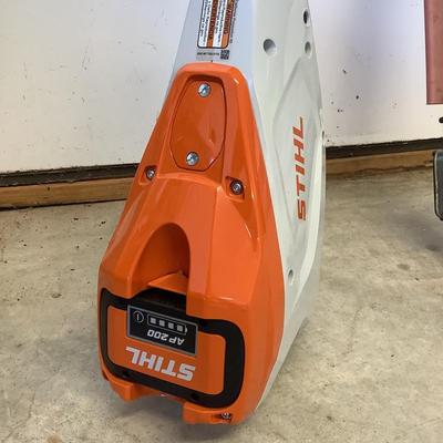 G805 STIHL Articulating Head Hedge Trimmer with Battery Charger