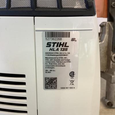 G805 STIHL Articulating Head Hedge Trimmer with Battery Charger