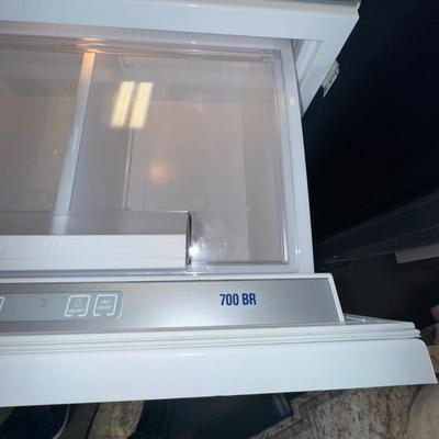 606 Sub-Zero Model: 700BR Integrated Refrigerator Drawers