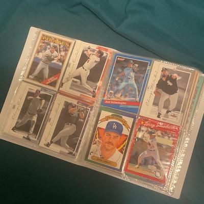 Binder Stuffed With 400 MLB Baseball Cards