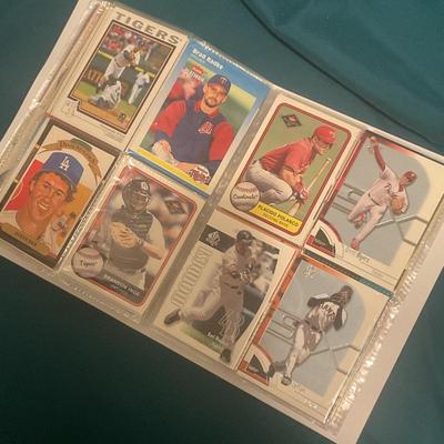 Binder Stuffed With 400 MLB Baseball Cards