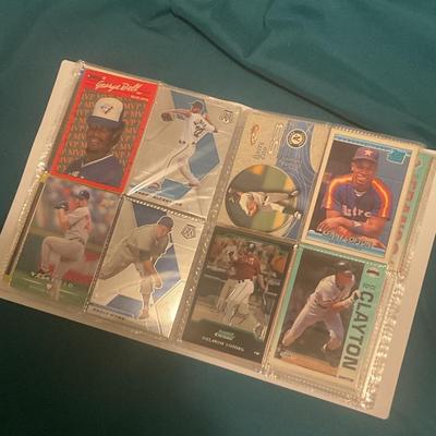 Binder Stuffed With 400 MLB Baseball Cards
