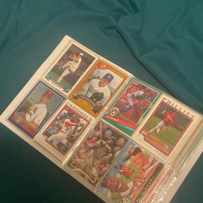 Binder Stuffed With 400 MLB Baseball Cards