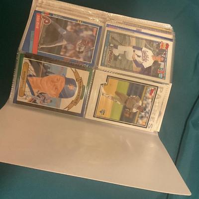 Binder Stuffed With 400 MLB Baseball Cards