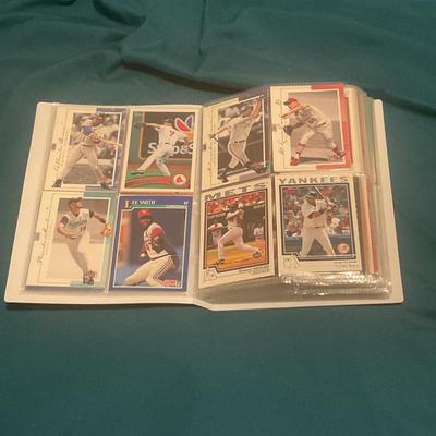 Binder Stuffed With 400 MLB Baseball Cards