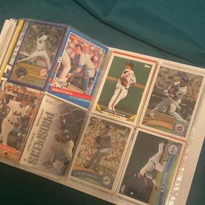 Binder Stuffed With 400 MLB Baseball Cards