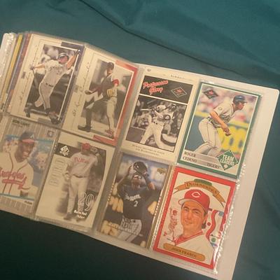 Binder Stuffed With 400 MLB Baseball Cards