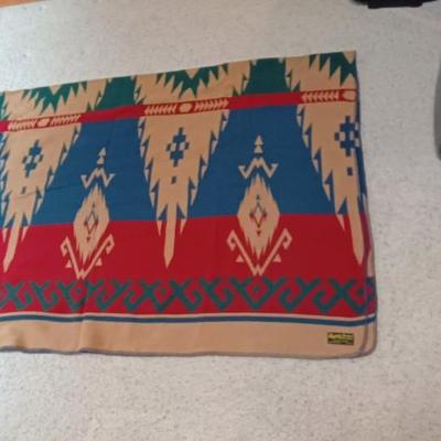 REVERSIBLE BEACON THROW BLANKET 85% WOOL