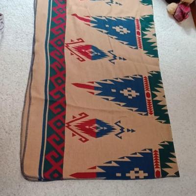 REVERSIBLE BEACON THROW BLANKET 85% WOOL