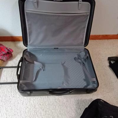 HARD SIDED AMERICAN TOURISTER SUITCASE ON 2 WHEELS AND 2 LAKORUS SOFT BAGS