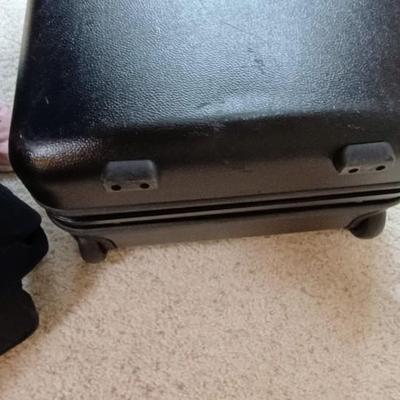 HARD SIDED AMERICAN TOURISTER SUITCASE ON 2 WHEELS AND 2 LAKORUS SOFT BAGS