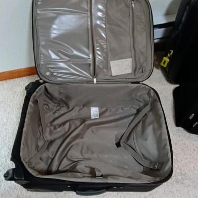 SAMSONITE SUITCASE ON 2 WHEELS AND 2 SOFT BAGS