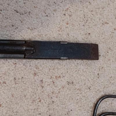 ANTIQUE FISHING SPEAR HEAD ON POLE AND A BLADE ON AN EXTENDABLE STEEL POLE