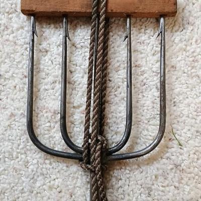 ANTIQUE FISHING SPEAR HEAD ON POLE AND A BLADE ON AN EXTENDABLE STEEL POLE