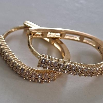 Absolutely beautiful fashion earrings