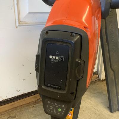 G809 Husquarna Cordless Hedge Trimmer with Battery and Charger