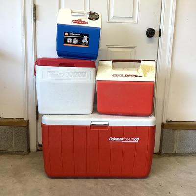 G811 Lot of Playmate and Igloo Coolers