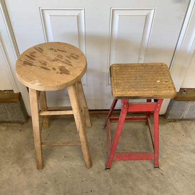 G814 Two Work Bench Stools