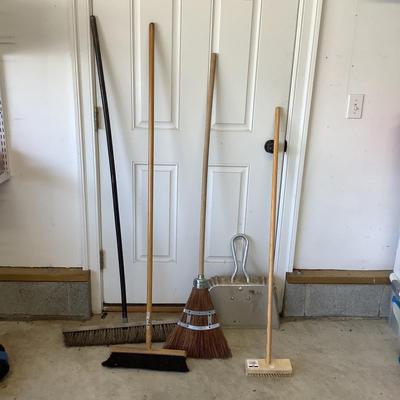 G912 Lot of Push Brooms and Dust Pan