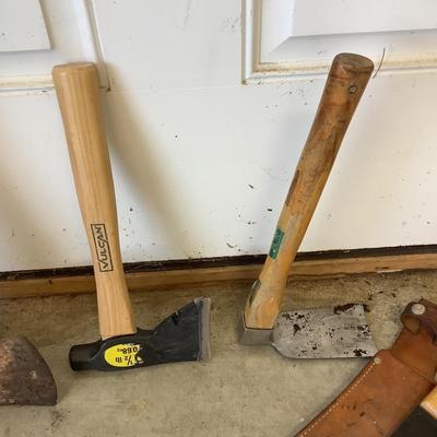 G913 Lot of Axe, Hatchet, Knife Lot