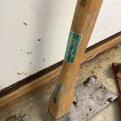 G913 Lot of Axe, Hatchet, Knife Lot