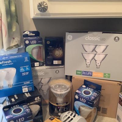 G933 Large Lot of New Lightbulbs, LED